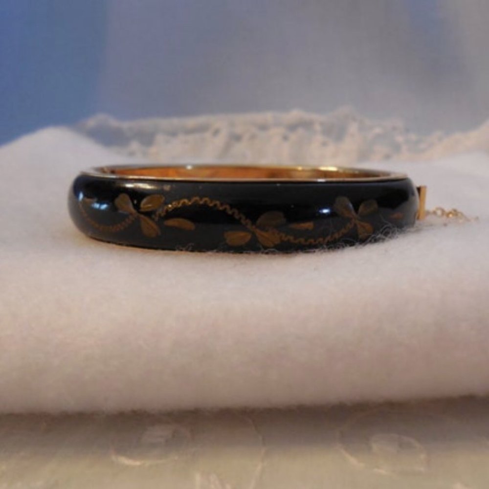 Vintage Hinge & Chain Style Bangle Bracelet Black W Etched Floral Design